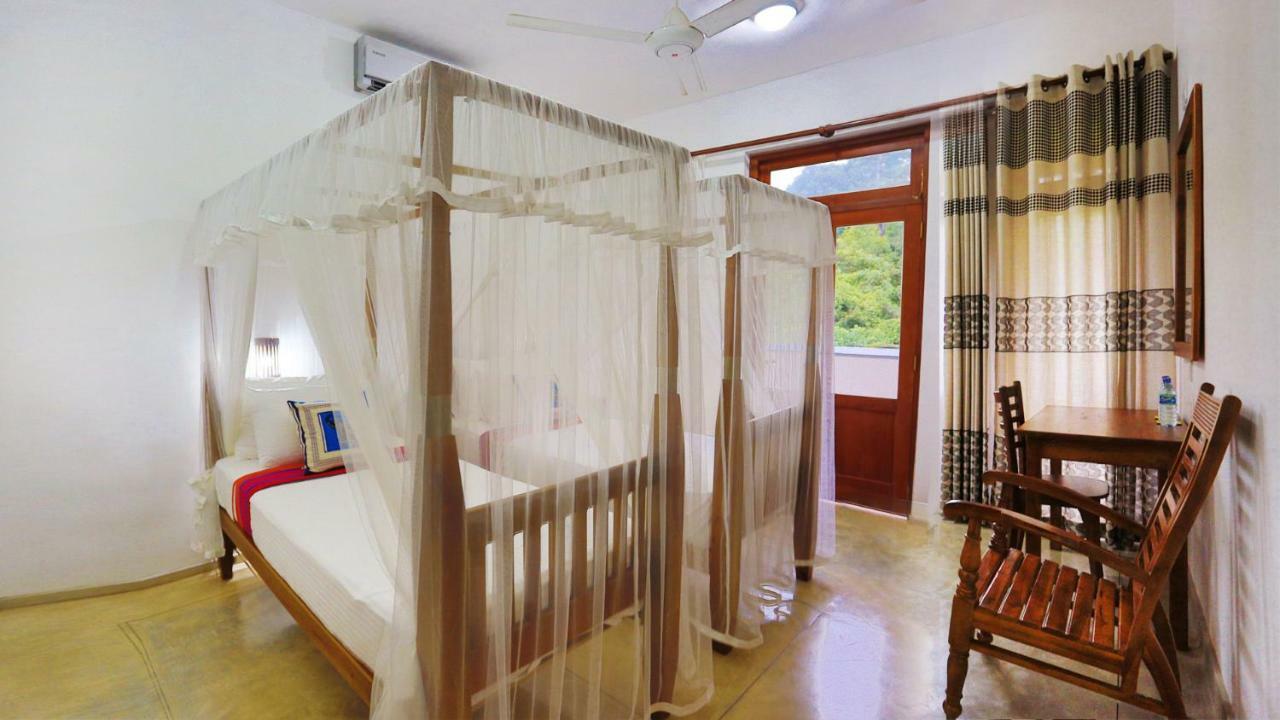 Hanthana House Bed & Breakfast